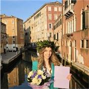Studentessa universitaria laureata tedesco e spagnolo al corso Lingue Letterature e mediazione culturale presso l‘Università di Padova; attualmente studentessa magistrale di Linguistica educativa presso l’Università Ca’ Foscari di Venezia. In possesso di